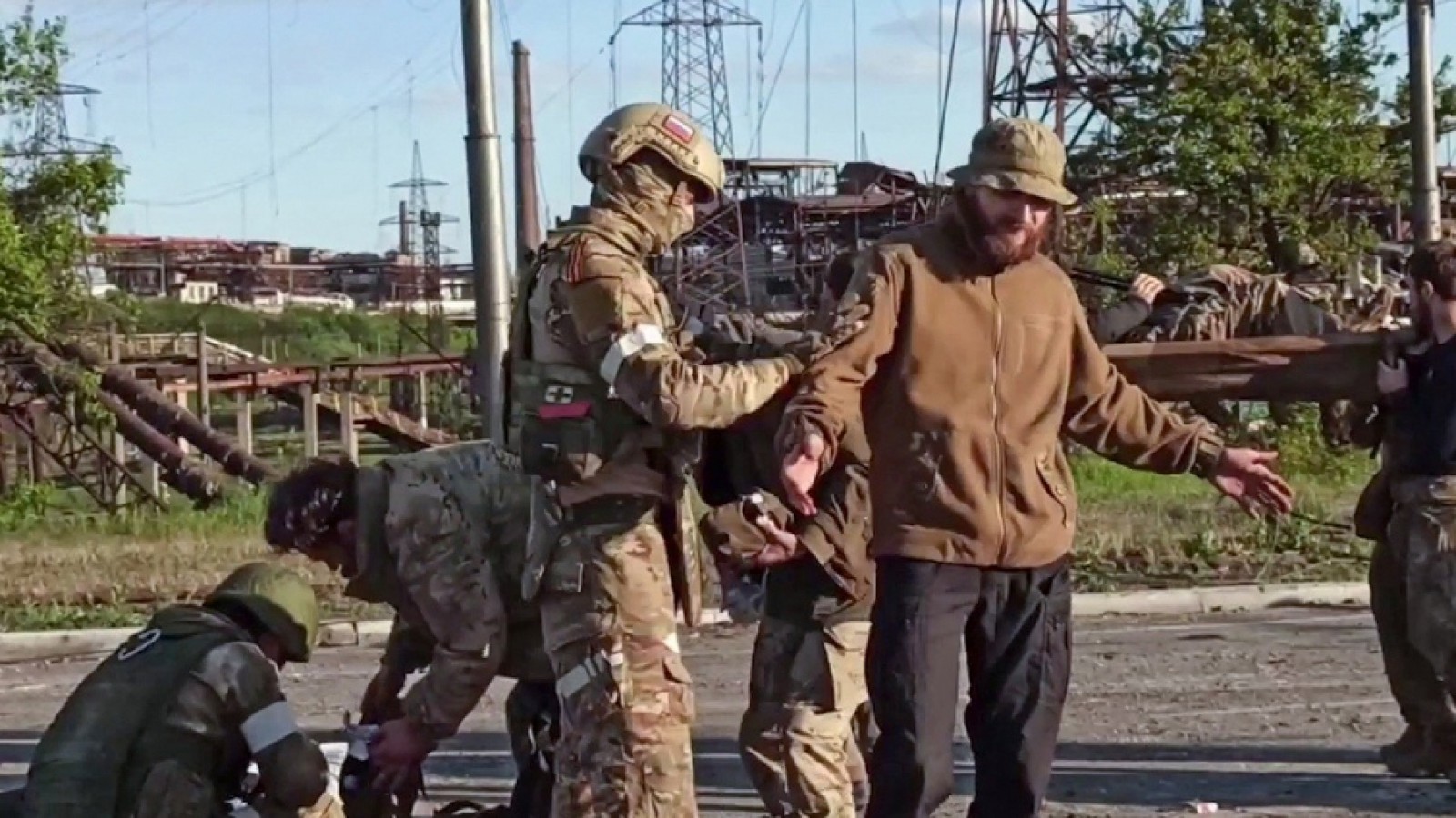 Rusia asegura que más de 900 combatientes ucranianos se rindieron en Mariupol